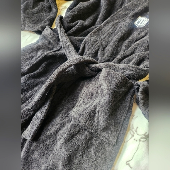 FTD Bathrobe - Picture 2 of 9